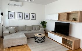 Apartment Aura